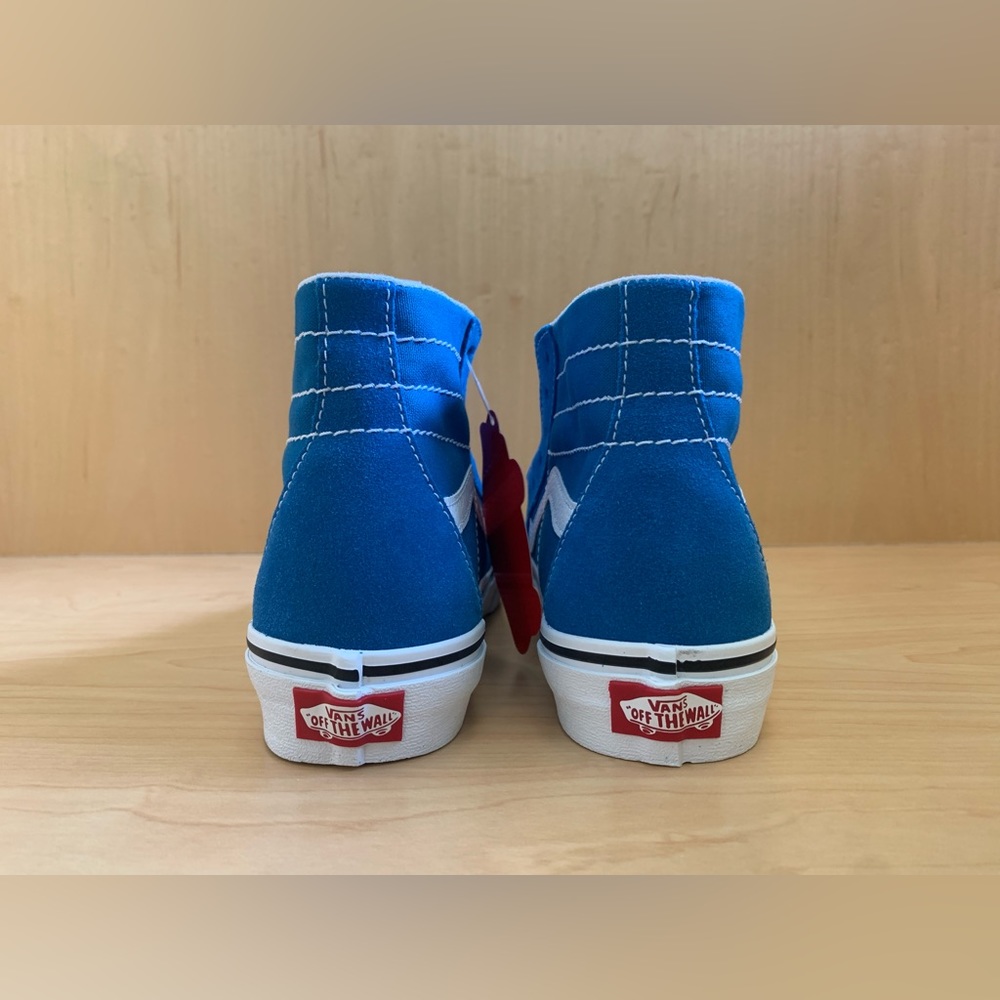 Vans - Picture 10 of 15